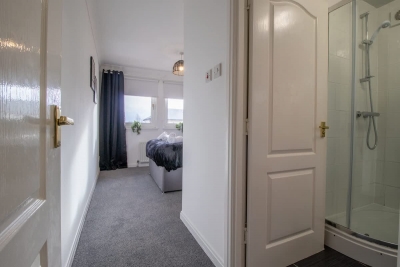 Park View - 2 bed flat with parking in Motherwell
