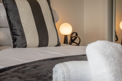 Park View - 2 bed flat with parking in Motherwell