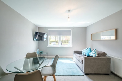 Monicas Apartment - 2-Bed Flat in Coatbridge