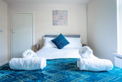 Millfield House -2 Bed in Motherwell near Motorway
