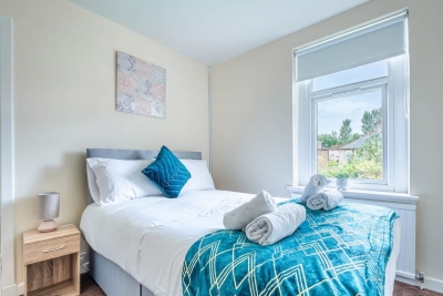 Millfield House -2 Bed in Motherwell near Motorway