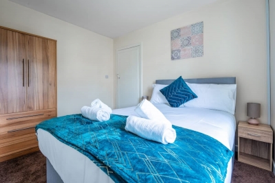 Millfield House -2 Bed in Motherwell near Motorway