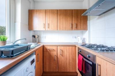 Millfield House -2 Bed in Motherwell near Motorway