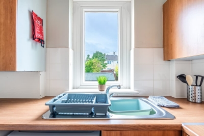 Millfield House -2 Bed in Motherwell near Motorway