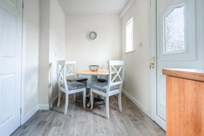 Millfield House -2 Bed in Motherwell near Motorway