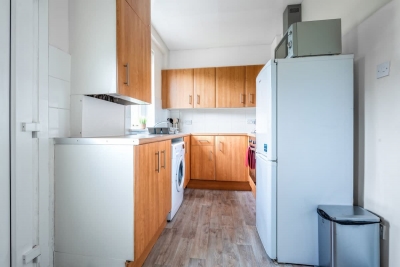 Millfield House -2 Bed in Motherwell near Motorway