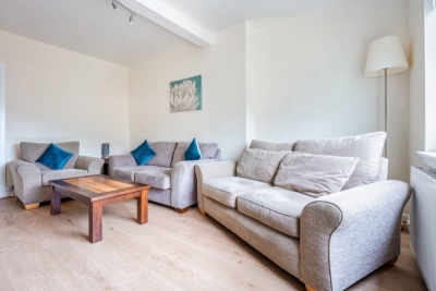 Millfield House -2 Bed in Motherwell near Motorway