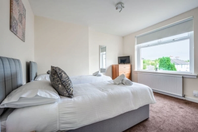 Millfield House -2 Bed in Motherwell near Motorway