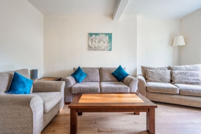 Millfield House -2 Bed in Motherwell near Motorway