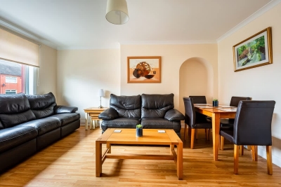 Scotia House -3 Bed in Larkhall. Close to Motorway