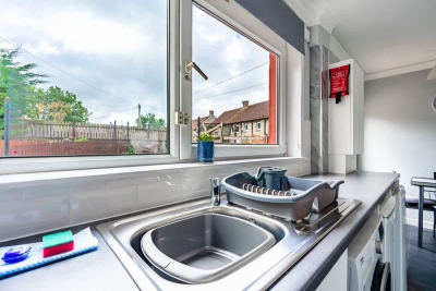 Scotia House -3 Bed in Larkhall. Close to Motorway