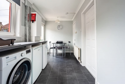 Scotia House -3 Bed in Larkhall. Close to Motorway