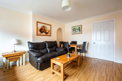 Scotia House -3 Bed in Larkhall. Close to Motorway