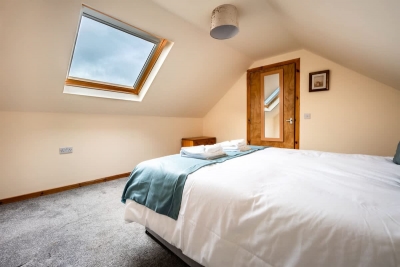 Scotia House -3 Bed in Larkhall. Close to Motorway