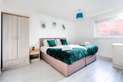 Balloch House - 3-Bed in Shotts. Close to Motorway