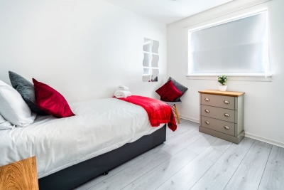 Balloch House - 3-Bed in Shotts. Close to Motorway