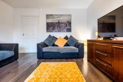 Balloch House - 3-Bed in Shotts. Close to Motorway