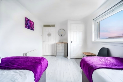 Balloch House - 3-Bed in Shotts. Close to Motorway