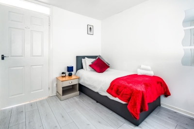 Balloch House - 3-Bed in Shotts. Close to Motorway