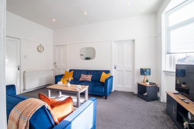 Bella House| Fresh 3 Bed Apt in Glasgow | Sleeps 5