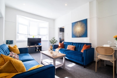 Bella House| Fresh 3 Bed Apt in Glasgow | Sleeps 5