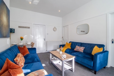 Bella House| Fresh 3 Bed Apt in Glasgow | Sleeps 5