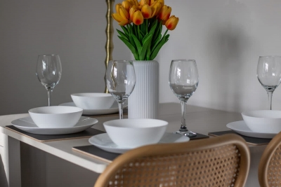 Bella House| Fresh 3 Bed Apt in Glasgow | Sleeps 5