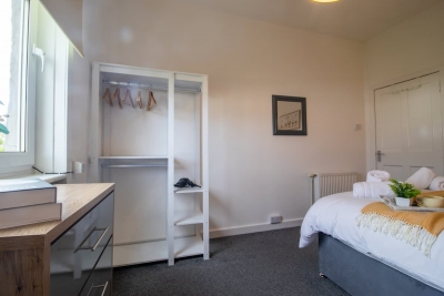 Bella House| Fresh 3 Bed Apt in Glasgow | Sleeps 5