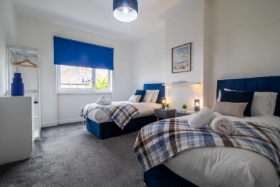 Bella House| Fresh 3 Bed Apt in Glasgow | Sleeps 5