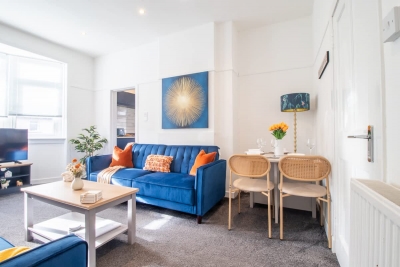 Bella House| Fresh 3 Bed Apt in Glasgow | Sleeps 5