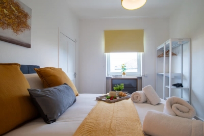 Bella House| Fresh 3 Bed Apt in Glasgow | Sleeps 5