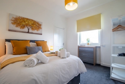 Bella House| Fresh 3 Bed Apt in Glasgow | Sleeps 5