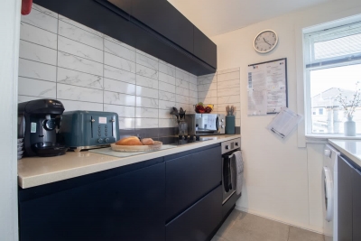 Bella House| Fresh 3 Bed Apt in Glasgow | Sleeps 5