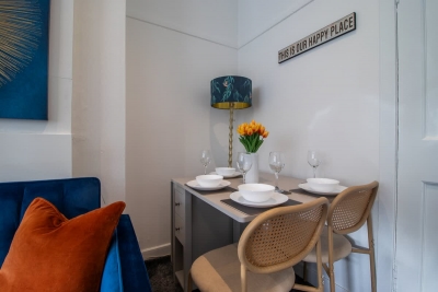 Bella House| Fresh 3 Bed Apt in Glasgow | Sleeps 5