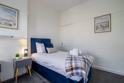 Bella House| Fresh 3 Bed Apt in Glasgow | Sleeps 5