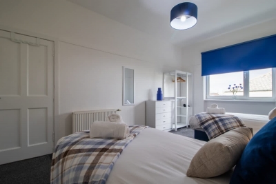 Bella House| Fresh 3 Bed Apt in Glasgow | Sleeps 5