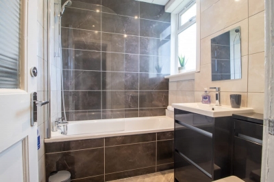 Bella House| Fresh 3 Bed Apt in Glasgow | Sleeps 5
