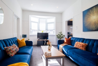 Bella House| Fresh 3 Bed Apt in Glasgow | Sleeps 5