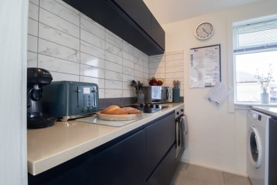 Bella House| Fresh 3 Bed Apt in Glasgow | Sleeps 5