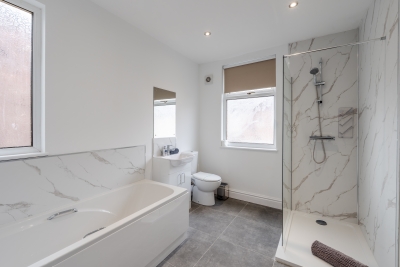 4 Mins to Anfield | Flex Beds | Bath & Shower | TV