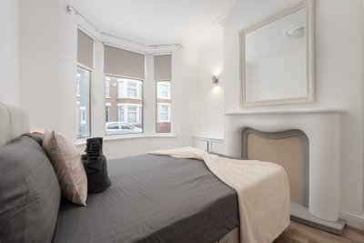 4 Mins to Anfield | Flex Beds | Bath & Shower | TV
