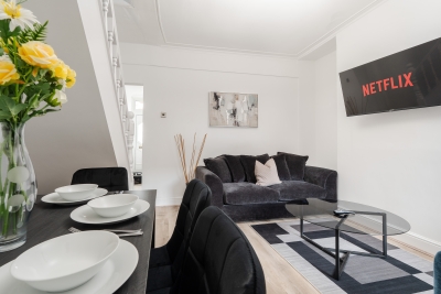 4 Mins to Anfield | Flex Beds | Bath & Shower | TV