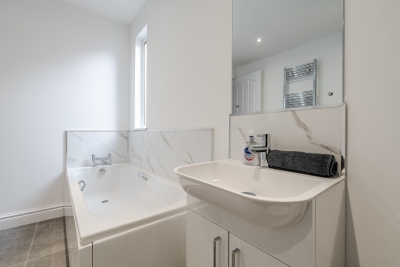 4 Mins to Anfield | Flex Beds | Bath & Shower | TV