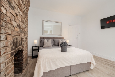 4 Mins to Anfield | Flex Beds | Bath & Shower | TV