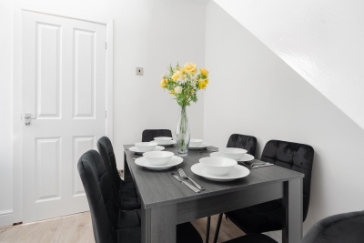 4 Mins to Anfield | Flex Beds | Bath & Shower | TV