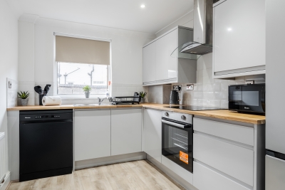 4 Mins to Anfield | Flex Beds | Bath & Shower | TV