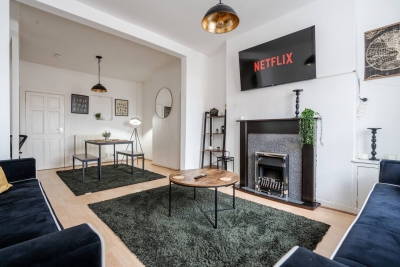LFC Stay | 1 Min to Stadium | W/M | Pet Friendly