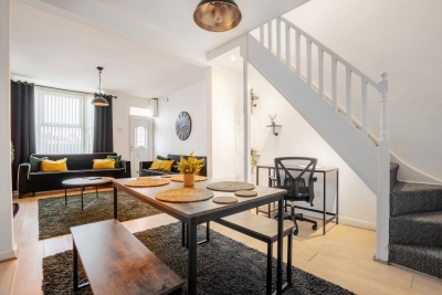 LFC Stay | 1 Min to Stadium | W/M | Pet Friendly