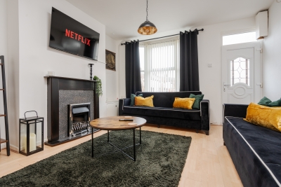 LFC Stay | 1 Min to Stadium | W/M | Pet Friendly