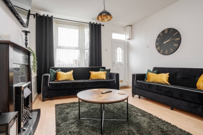 LFC Stay | 1 Min to Stadium | W/M | Pet Friendly